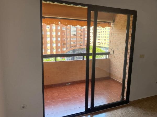 Piso en venta en Calle Pintor Xavier Soler, 1, Alicante / Alacant
thumbnail 2