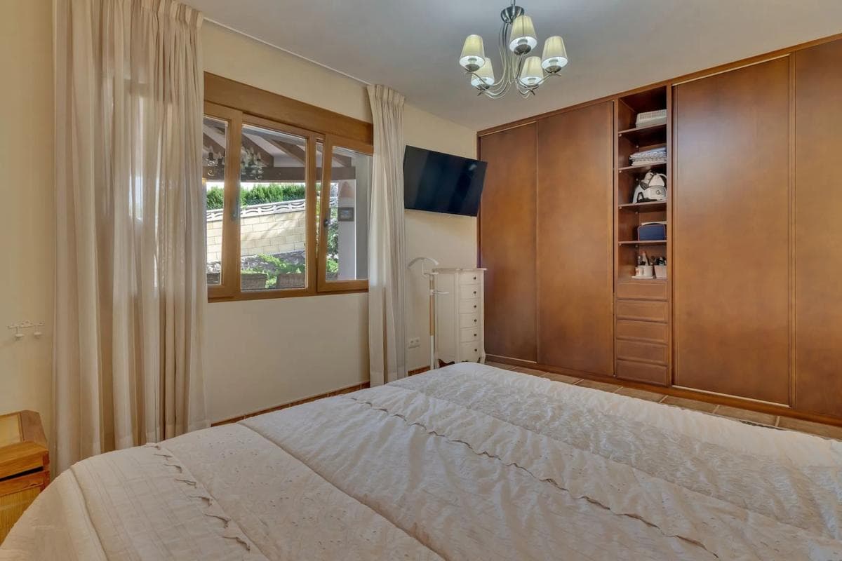 Properties for sale and rent in Spain photo 4