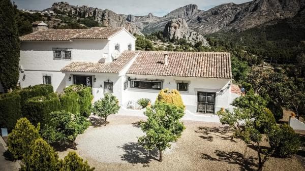 Casa independiente en calle Aitana thumbnail 2