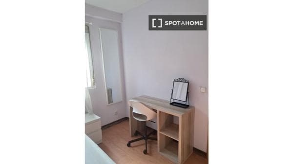 Habitación en piso compartido en móstoles. photo 1