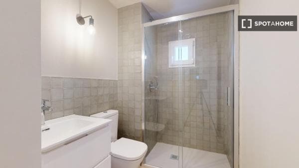 Apartment for rent in C. de Gallur , Madrid thumbnail 2
