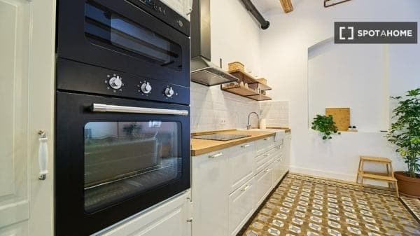 Estudio en alquiler en Carrer del Guadalaviar, València thumbnail 2