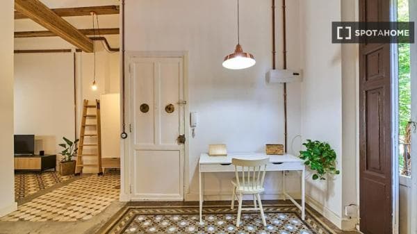 Estudio en alquiler en Carrer del Guadalaviar, València photo 1
