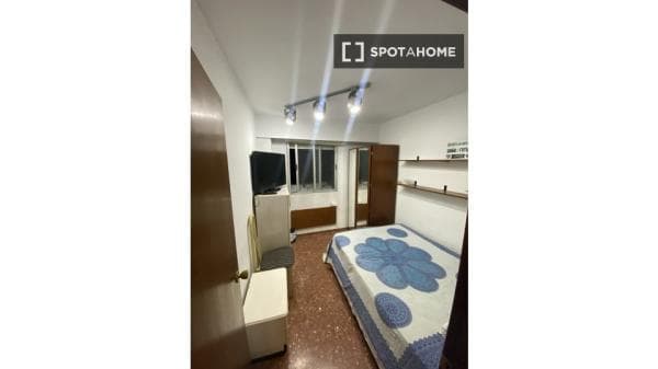 Habitación en piso compartido en valència thumbnail 1