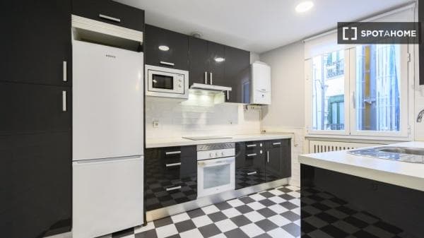 Apartment for rent in C. de Ferraz , Madrid thumbnail 1