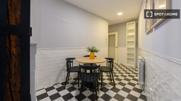 Apartment for rent in C. de Ferraz , Madrid thumbnail 2