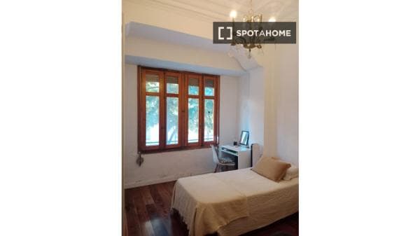 Habitación en piso compartido en La Gran Vía, Valencia photo 1