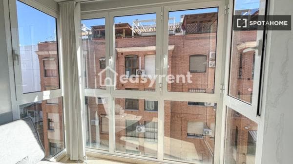 Piso en alquiler en C. d' Antonio Ponz , València thumbnail 1