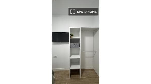 Room in shared apartment in Málaga thumbnail 1