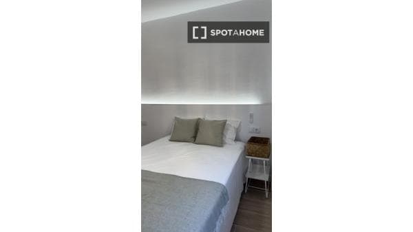 Room in shared apartment in Málaga thumbnail 1