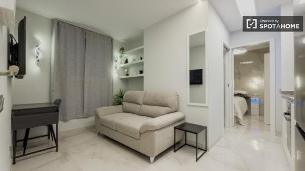 Estudio en alquiler en Gran Via de les Corts Catalanes, Barcelona photo 1