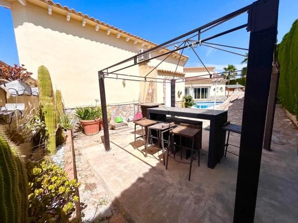 Independent chalet for sale in Avenida del Mar, 65, Almoradí
thumbnail 1