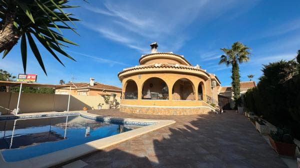 Chalet independiente en venta en Calle Eva Perón, 3, Benijofar
thumbnail 1