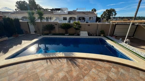 Chalet independiente en venta en Calle Eva Perón, 3, Benijofar
thumbnail 2