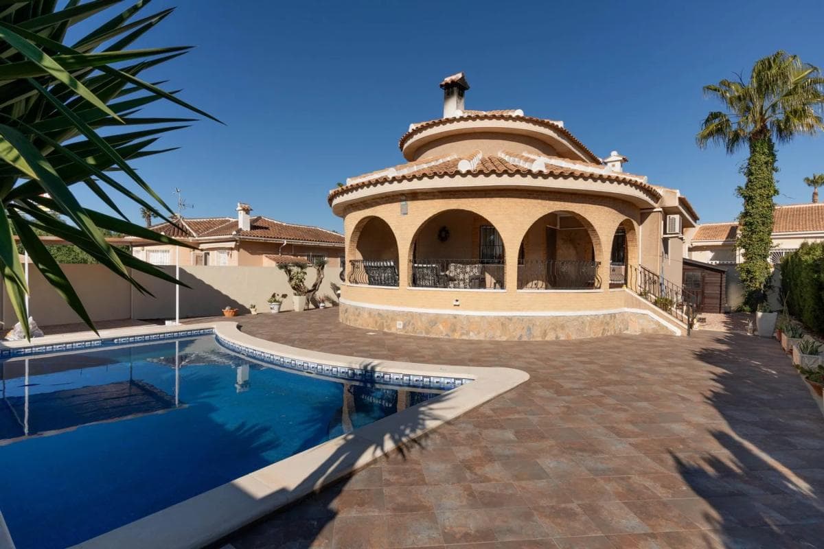 Sale of independent chalet in Calle Eva Perón, Benijofar
photo 2