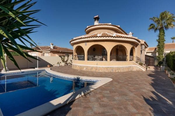 Chalet independiente en venta en Calle Eva Perón, Benijofar
thumbnail 1