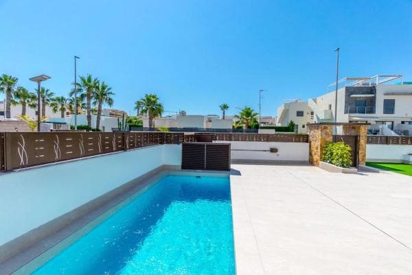 Chalet independiente en venta en Benijofar, Benijofar
thumbnail 1