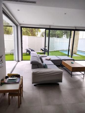 Chalet pareado en calle Dinamarca thumbnail 1