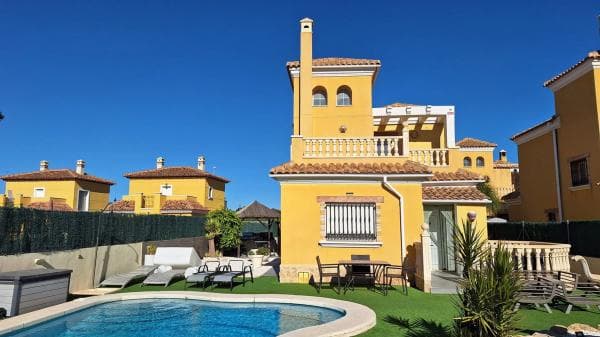 Chalet independiente en venta en CL TAMARIT EL, 6, Guardamar del Segura
photo 1