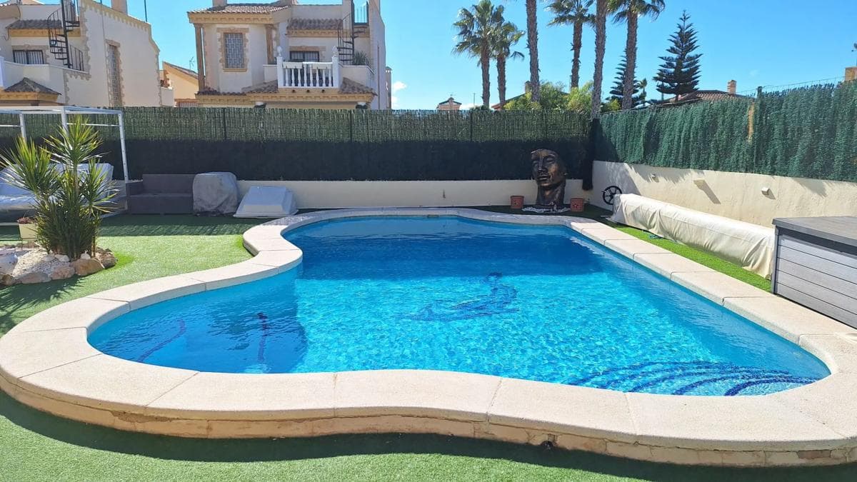Venta de chalet independiente en CL TAMARIT EL, 6, Guardamar del Segura
photo 3