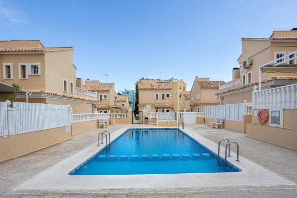 Terraced house for sale at Calle Grecia , Guardamar del Segura thumbnail 2
