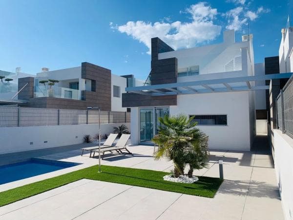 Chalet independiente en venta en Calle la Malva Rosa, Guardamar del Segura
photo 1