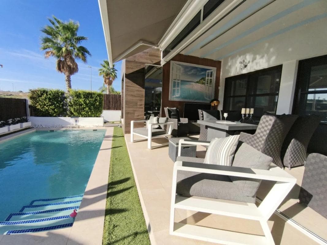 Venta de chalet independiente en Calle Tamarindo, Orihuela
photo 2