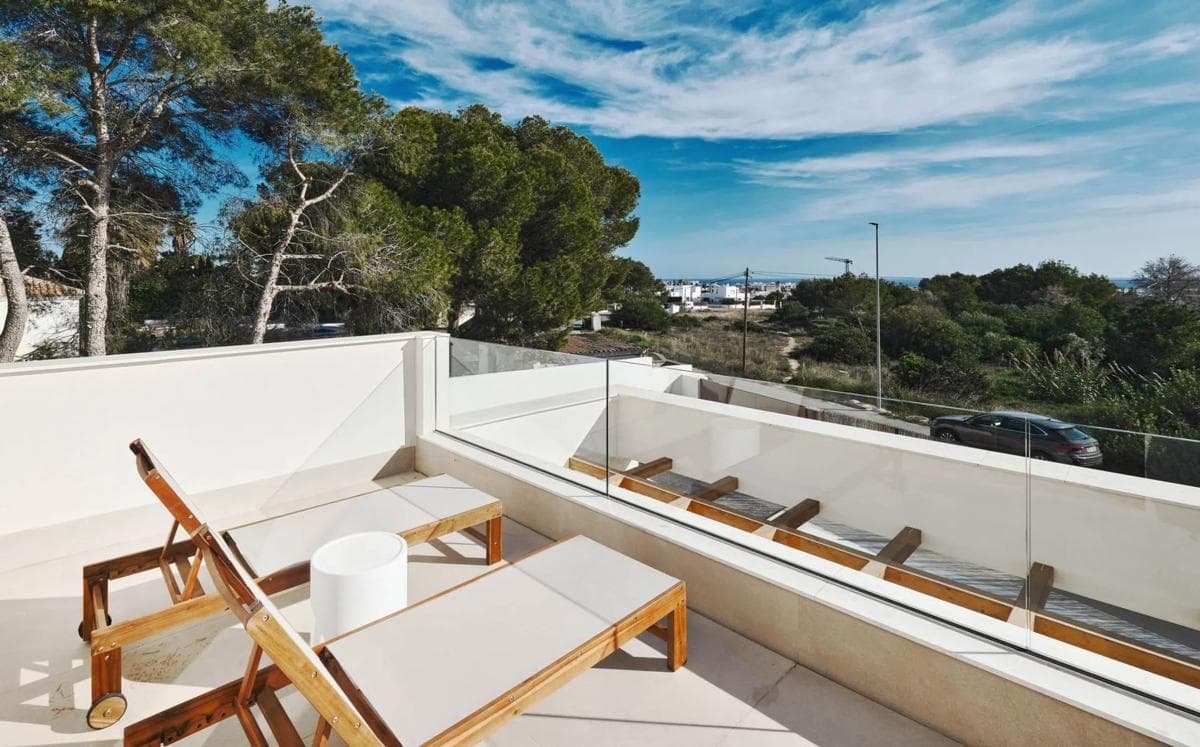 Sale of independent chalet in Avenida Galgos, 49 -57, Orihuela
photo 5
