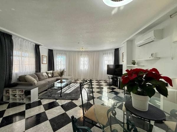 Chalet independiente en venta en Barrio Playa Flamenca, Orihuela
thumbnail 2