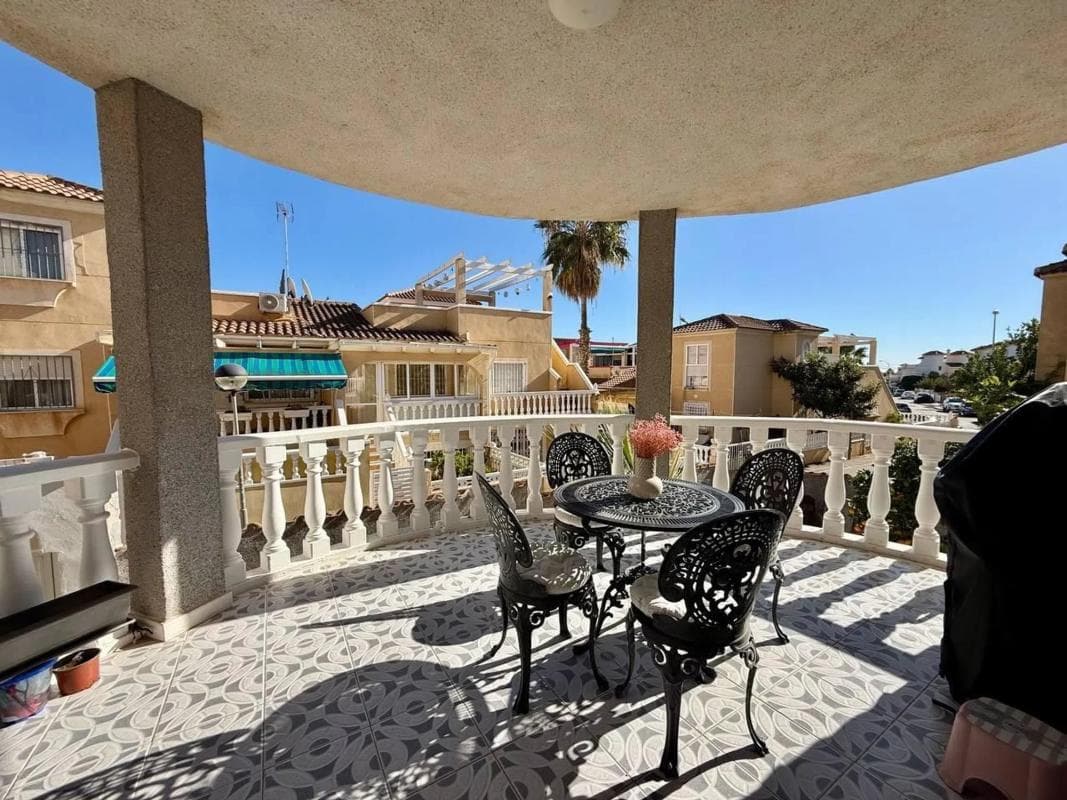 Venta de chalet independiente en Barrio Playa Flamenca, Orihuela
photo 4
