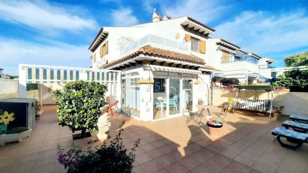 Chalet independiente en venta en Mil Palmeras, Pilar de la Horadada
photo 1