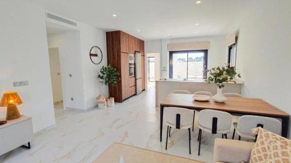 Chalet independiente en venta en Calle Esparto, Pilar de la Horadada
thumbnail 1