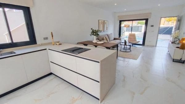 Chalet independiente en venta en Calle Esparto, Pilar de la Horadada
thumbnail 2