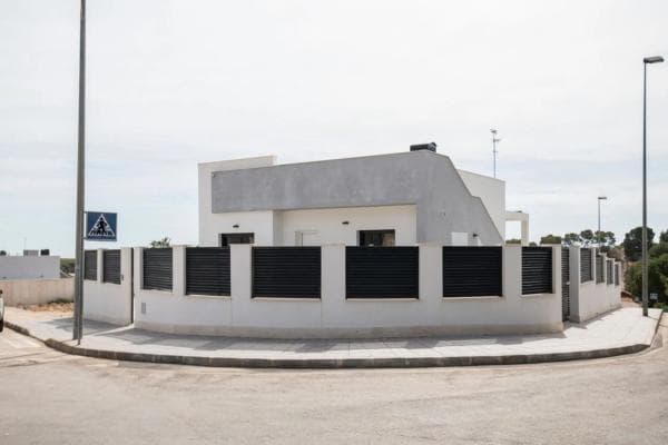 Chalet independiente en venta en Zona Pueblo, Pilar de la Horadada
photo 1