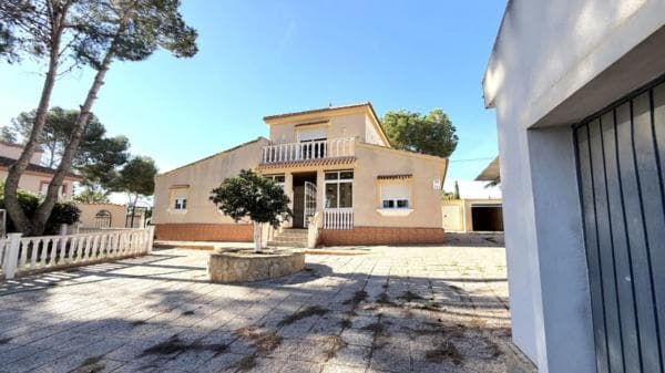 Chalet independiente en venta en Zona Pueblo, Pilar de la Horadada
thumbnail 1