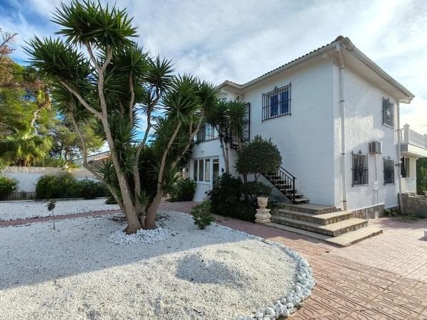 Independent chalet for sale in Calle Abedul, Pilar de la Horadada
photo 1