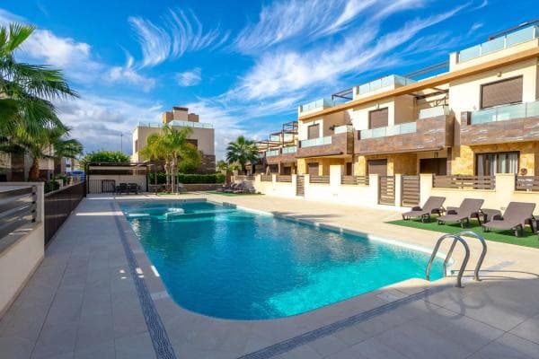Terraced house for sale at Avenida de Colon s/n , Pilar de la Horadada thumbnail 2