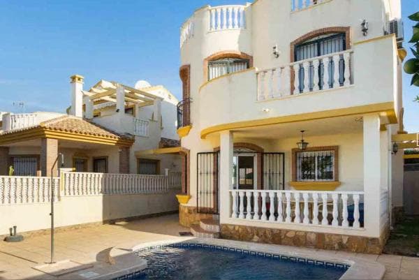 Chalet independiente en venta en Zona Pueblo, Pilar de la Horadada
thumbnail 2