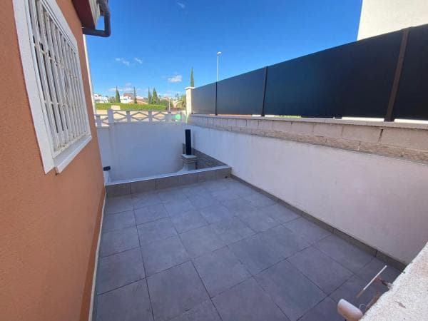 Chalet pareado en calle Tarragona thumbnail 2