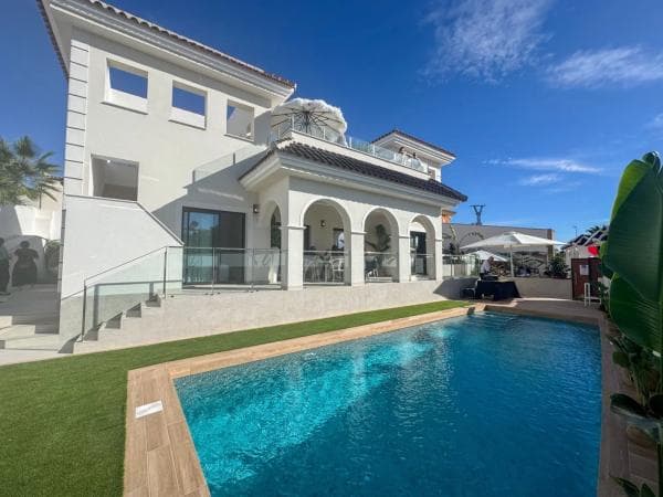 Chalet independiente en venta en Ciudad Quesada, Rojales
photo 1