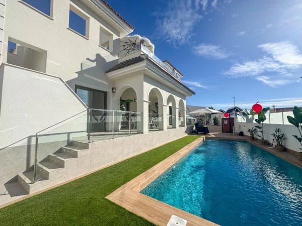 Chalet independiente en venta en Ciudad Quesada, Rojales
thumbnail 1