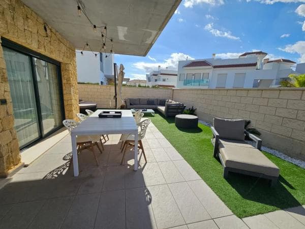 Chalet independiente en venta en AV GUATEMALA, 33, Rojales
thumbnail 1