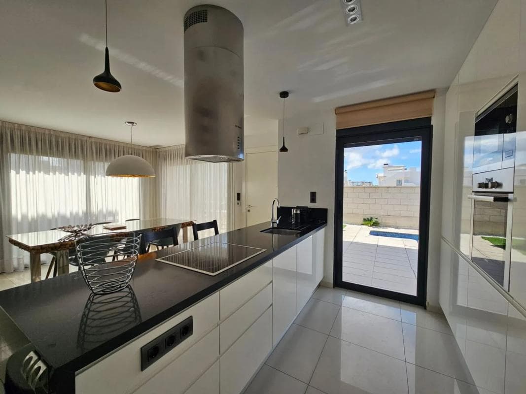 Venta de chalet independiente en AV GUATEMALA, 33, Rojales
photo 4