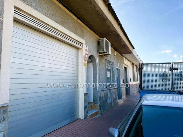 Четырехквартирный дом на продажу на Avenida Guardamar , Сан-Фульхенсио photo 1