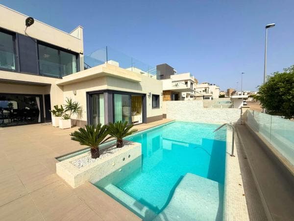 Chalet independiente en venta en San Miguel de Salinas, San Miguel de Salinas
thumbnail 1