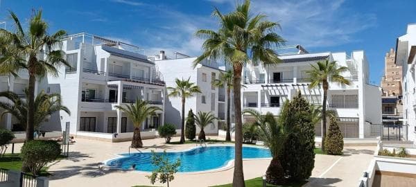 Piso en venta en Barrio La Veleta, Torrevieja
photo 1