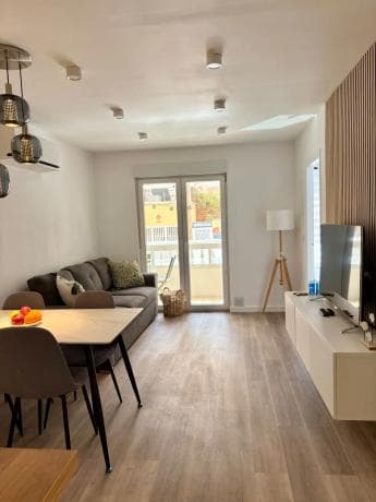 Piso en venta en Calle Beniajan, 10, Torrevieja
thumbnail 1
