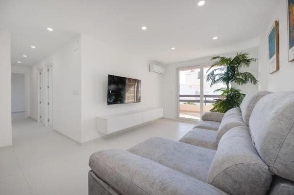Piso en venta en Barrio Playa de los Náufragos, Torrevieja
thumbnail 1