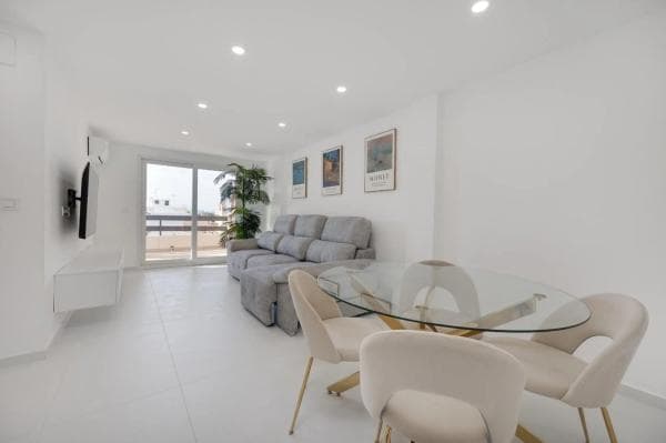 Piso en venta en Barrio Playa de los Náufragos, Torrevieja
thumbnail 2