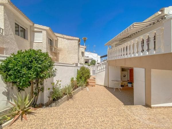 Piso en venta en Calle Huesca, Torrevieja
photo 1